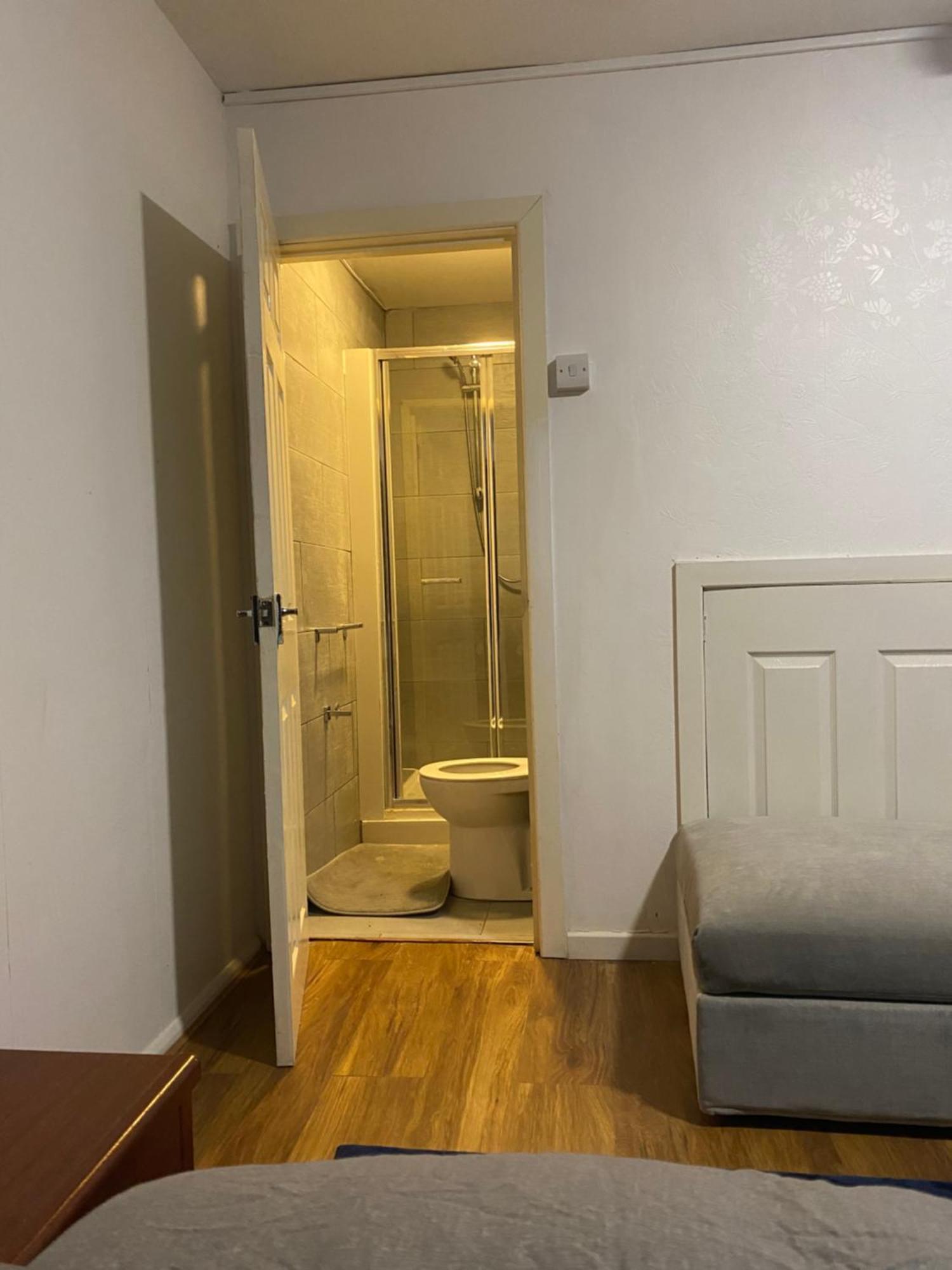 Double En-Suite Rooms Nevendon Exterior photo